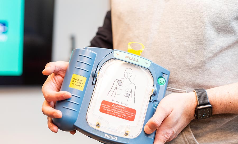 Defibrillator - jedentagerstehilfe.de